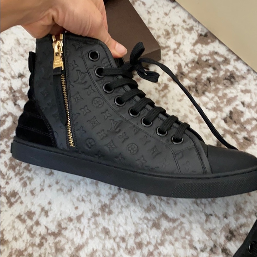 brand new -never been worn Louis Vuitton shoes! - Picture 3 of 6